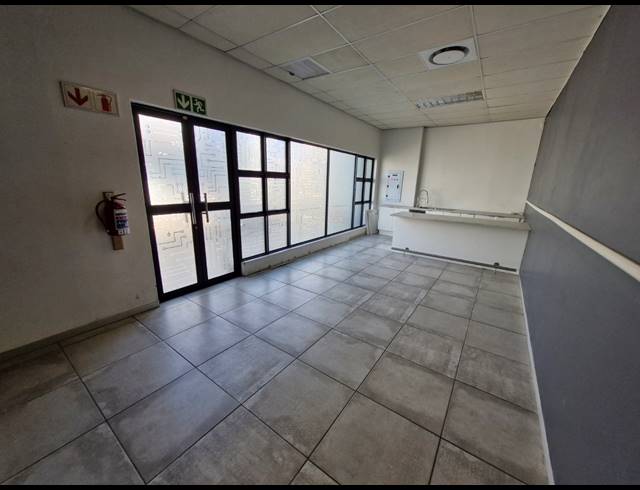 133M² OFFICE TO LET IN BARTLETT